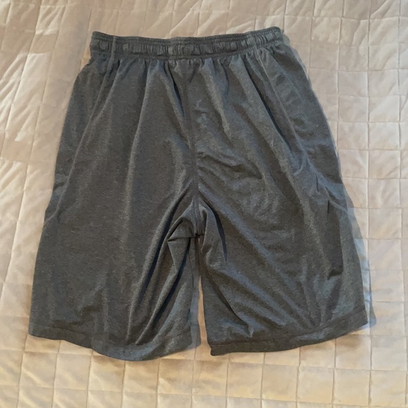 Under Armour Shorts - Picture 2 of 2